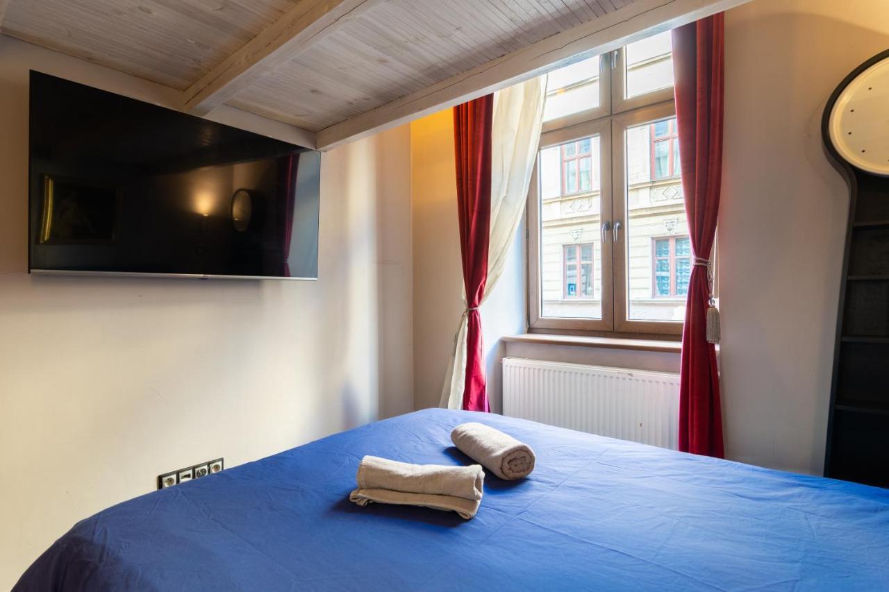 Lilly Apartment Main Train Station Old Town By The Castle Suites Krasków Exterior foto